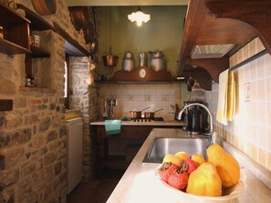 Fridge, microwave, oven, cookware/dishes/utensils - Landgut "Il Villino" mit Terrasse by Interhome (Poppi)
