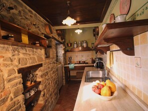 Fridge, microwave, oven, cookware/dishes/utensils - Landgut "Il Villino" mit Terrasse by Interhome (Poppi)