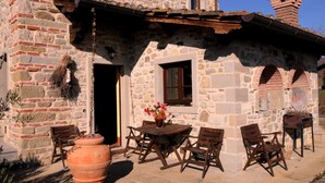 Outdoor dining - Landgut "Il Villino" mit Terrasse by Interhome (Poppi)