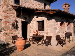Outdoor dining - Landgut "Il Villino" mit Terrasse by Interhome (Poppi)