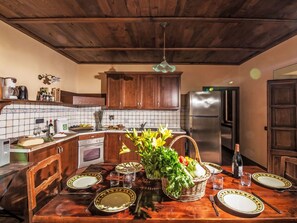 Fridge, microwave, oven, dishwasher - Villa Pruneto mit Pool in den Hügeln der Toskana by Interhome (Poppi)