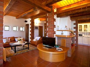 TV, fireplace - Villa La Foce by Interhome (Castiglion Fiorentino)