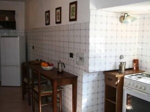 Fridge, oven, cookware/dishes/utensils