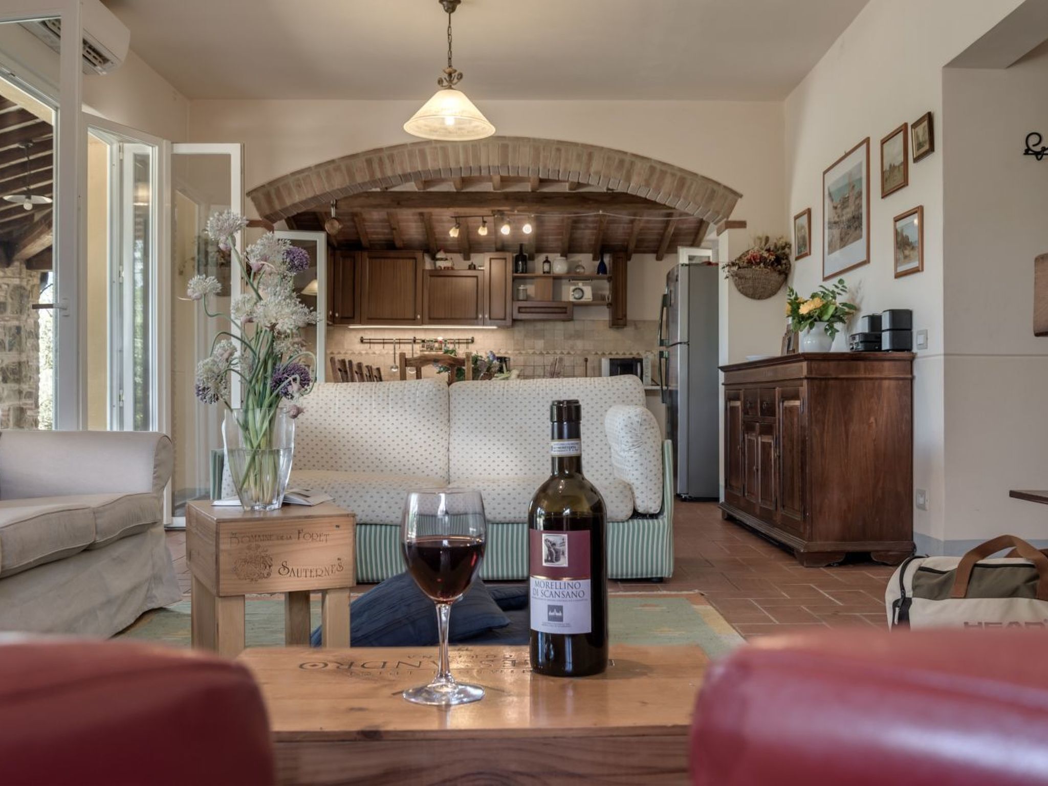 Televisión y chimenea 