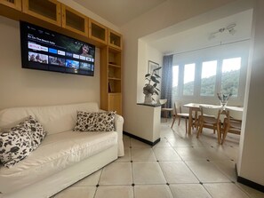 TV - Mari Sole House by Holiday World by Interhome (Chiavari)