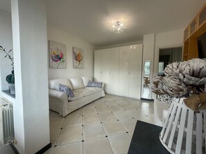TV - Mari Sole House by Holiday World by Interhome (Chiavari)