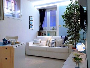 TV - Wohnung 'Casa Pervinca' in der Nähe des Strandes by Interhome (Chiavari)