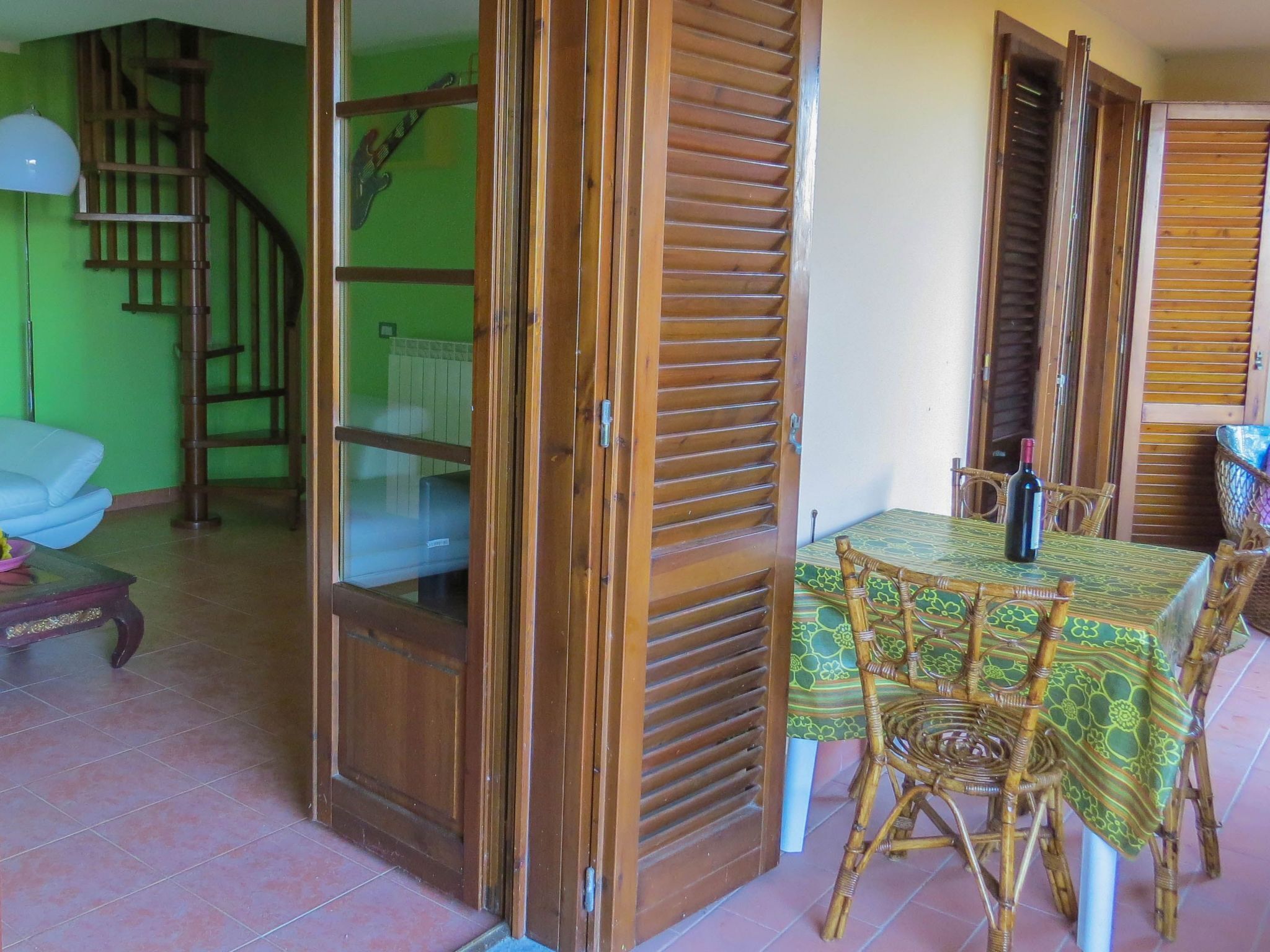 المنشأة من الداخل