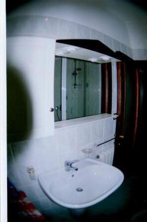 Bathroom - Wohnung mit Balkon by Interhome (Rapallo)