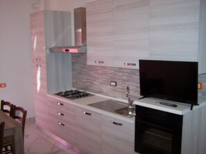Fridge, oven, dishwasher, cookware/dishes/utensils - Wohnung 'Appartement bilo 5 by Interhome (Riccione)
