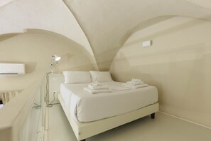 3 chambres, fer et planche à repasser