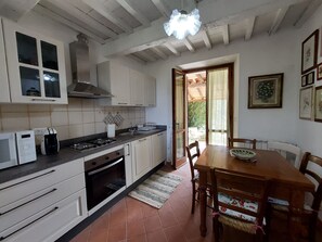 Frigorifero, microonde, forno, lavastoviglie