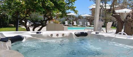 Bain à remous extérieur