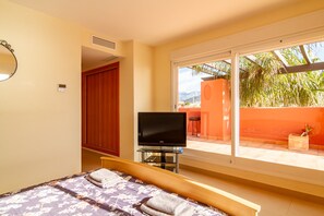 Apartment - Penthouse in Torrox Costa With Sea Views (Torrox)