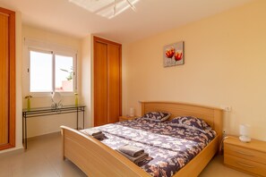 Apartment - Penthouse in Torrox Costa With Sea Views (Torrox)