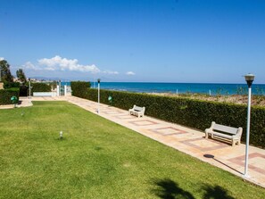 Property grounds - Erste Strandlinie, Wifi und Heizung by Interhome (Dénia)