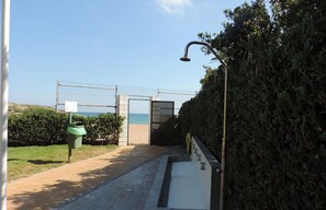 Property grounds - Erste Strandlinie, Wifi und Heizung by Interhome (Dénia)