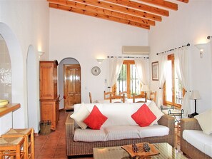 TV, fireplace, DVD player - Villa de la Luz by Interhome (Pego)