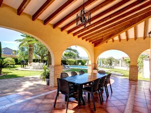 Outdoor dining - Haus mit privatem Pool, Garten und privatem Park by Interhome (Dénia)