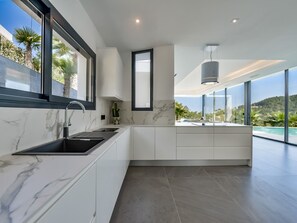 Fridge, microwave, oven, dishwasher - Villa Sofie by Interhome (Jávea)