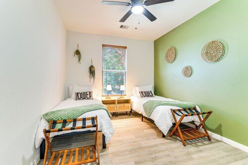 4 Mi to NRG Stadium: Family Getaway w/ Balcony!