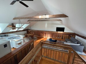 Smart TV - Historic Farmhouse Apartment in Stowe - Sheep & Llamas Too! (Stowe)