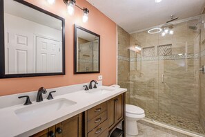 Interior - 6 Mi to Raymond James Stadium: Tampa Retreat! (Tampa)