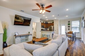 Apartment (3 Bedrooms) | Front of property - Shop, Dine & Explore: San Antonio Family Retreat! (San Antonio)