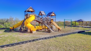 Unclassified image, 5 of 25, button - 7 Mi to Lackland Afb: Family Home w/ Patio & Yard! (San Antonio)