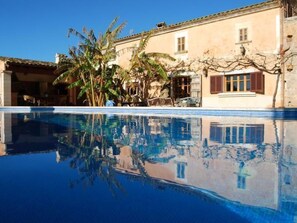 Pool - Finca 'Esporrassar' mit Terrasse by Interhome (Cas Concos des Cavaller)