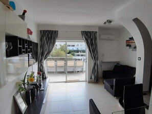 TV, DVD player - Wohnung in Cala D'or mit gemeinsamem Pool, Terrasse und Garten by Interhome (Cala d'Or)