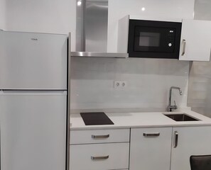 Apartemen Deluks, balkon, pemandangan kota | Dapur pribadi
