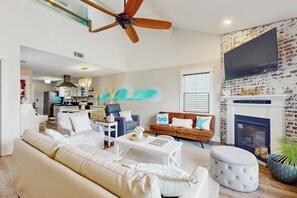 Front of property - 3 BR Townhouse, Plenty of Space & Outdoor Area (Panama City)