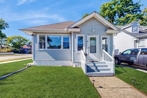 House (4 Bedrooms) | Interior - Group-friendly Michigan City Retreat Near Beach! (Michigan City)