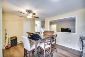 Apartment (2 Bedrooms) | Interior - < 1 Mi to Beach! Quaint Norfolk Duplex w/ Yard (Norfolk)