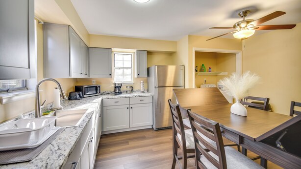 Unclassified image, 1 of 24, button - < 1 Mi to Beach! Quaint Norfolk Duplex w/ Yard (Norfolk)