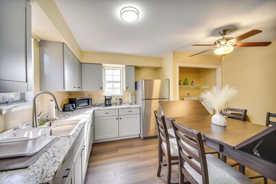 < 1 Mi to Beach! Quaint Norfolk Duplex w/ Yard