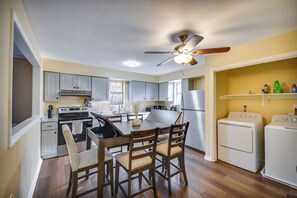 Interior - < 1 Mi to Beach! Quaint Norfolk Duplex w/ Yard (Norfolk)