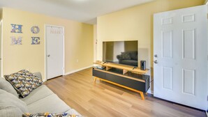 Unclassified image, 5 of 24, button - Explore & Relax! Norfolk Duplex < 1 Mi to Beach (Norfolk)