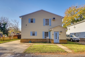 Interior - Explore & Relax! Norfolk Duplex < 1 Mi to Beach (Norfolk)