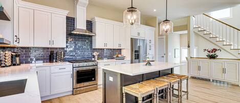 House (4 Bedrooms) | Interior