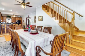 House (6 Bedrooms) | Interior - 4 Mi to Camelback! Group-friendly Poconos Cabin (Tannersville)