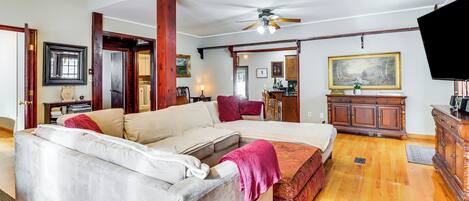 House (6 Bedrooms) | Front of property