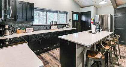 3 Mi to Sand Valley: Golf Retreat By the Beach!