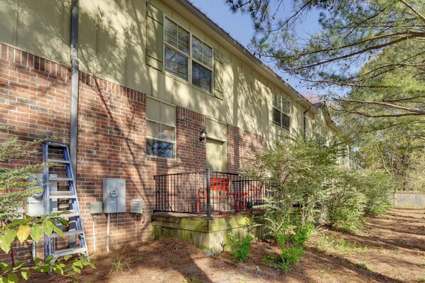 Interior - 5 Mi to Univ of Arkansas: Cozy Townhome w/ Deck (Springdale)