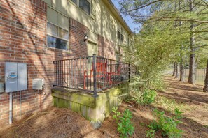 Interior - 5 Mi to Univ of Arkansas: Cozy Townhome w/ Deck (Springdale)