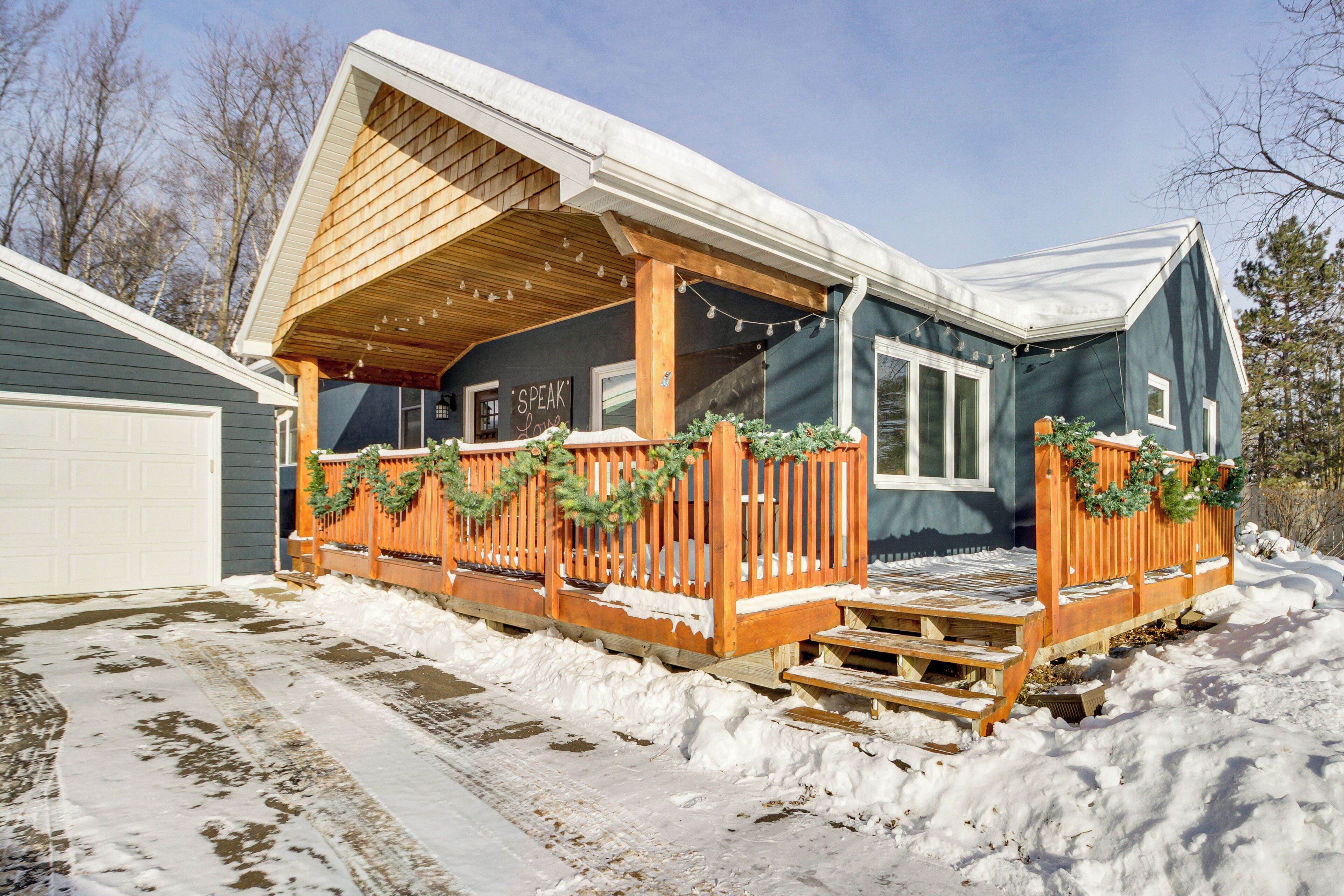 House (6 Bedrooms) | Interior