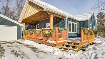 House (6 Bedrooms) | Interior