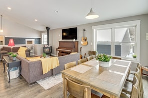Interior - Group Retreat Near Spirit Mtn & Duluth Lakefront! (Duluth)