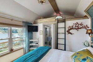 Interior - Dog-friendly 1BR House w/ Lake Views! (Delta)